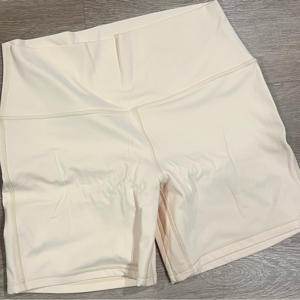 Lululemon butter cream align shorts